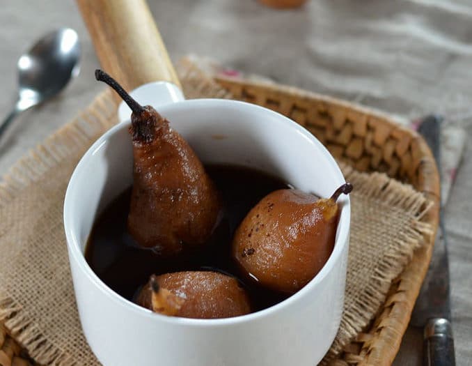 Poires pochées au thé